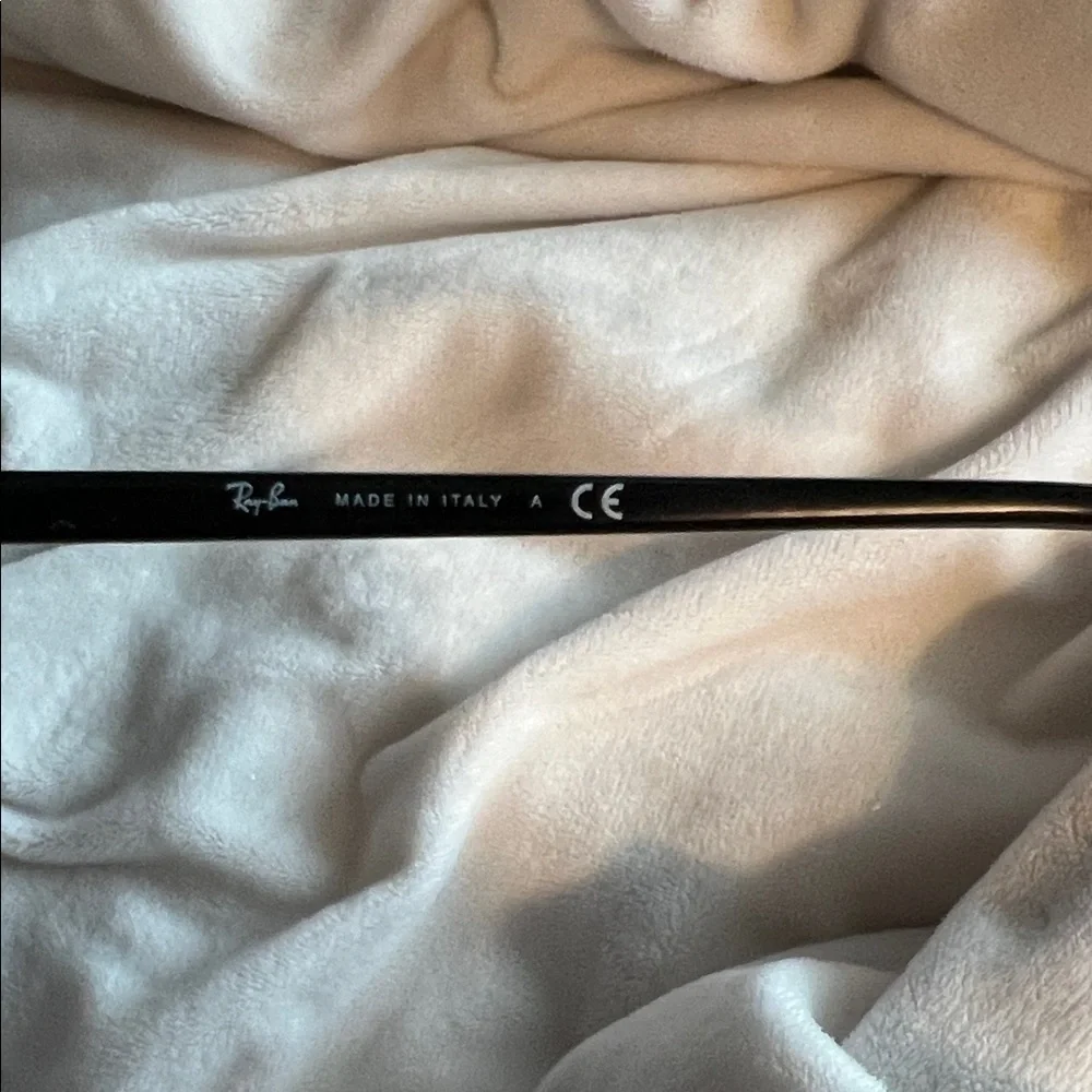 Ray-Ban Black Frame Green Lens Round Sunglasses - Picture 3 of 4